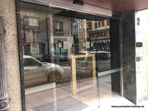 PUERTAS AUTOMATICAS DE CRISTAL PARA COMUNIDADES EN OVIEDO
