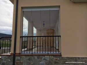 CIERRE DE VIDRIO CASA ALMUÑA, LUARCA, ASTURIAS