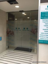 PUERTA DE CRISTAL AUTOMATICA CLINICA VIGIL, EL BERRON, ASTURIAS