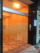 PUERTA DE CRITAL AUTOMATICA PLAZA DE LA MERCED 6, AVILES, ASTURIAS