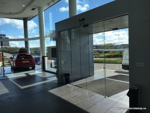 PUERTA DE CRISTAL AUTOMATICA  AUDI LUGONES, OVIEDO, ASTURIAS