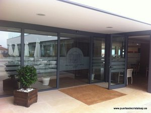 PUERTA AUTOMATICA DE CRISTAL , VALDESOTO ASTURIAS