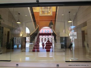 PUERTA DE CRISTAL AUTOMATICA CORREDERA AYUNTAMIENTO DE GIJON ASTURIAS