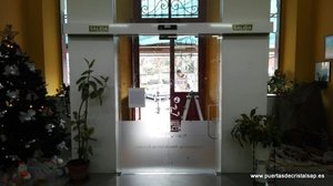 PUERTA CORREDERA DE CRISTAL AUTOMATICA ERA INFIESTO, ASTURIAS