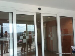 Puerta de cristal automatica hospital cabueñes Gijon