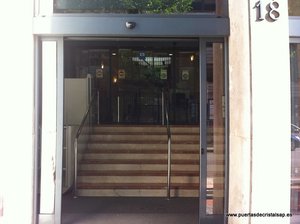 PUERTA CORREDERA AUTOMATICA DELEGACION DE HACIENDA LEON