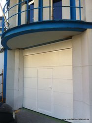 puertas seccionales para centros comerciales asturias