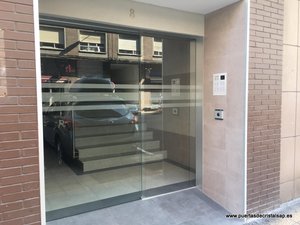 PUERTA AUTOMATICA PARA COMUNIDADES EN AVILES