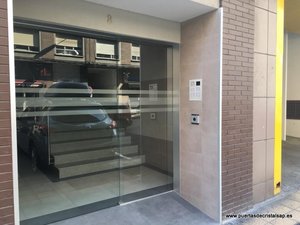 PUERTA AUTOMATICA PARA COMUNIDADES EN AVILES