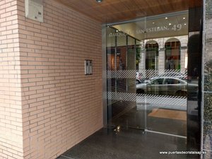 PUERTA AUTOMATICA PARA EDIFICIOS EN GIJON