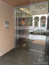 PUERTA AUTOMATICA PARA EDIFICIOS EN GIJON