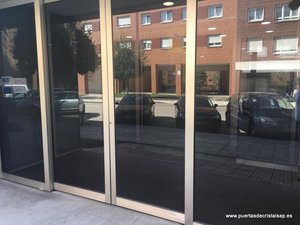 PUERTAS AUTOMATICAS CON PERFILERIA EN GIJON