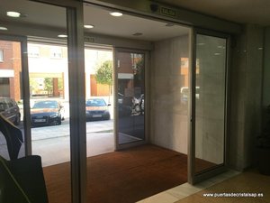 PUERTAS AUTOMATICAS CON PERFILERIA EN GIJON