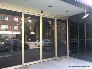 PUERTAS AUTOMATICAS CON PERFILERIA EN GIJON
