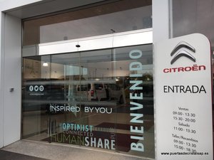 PUERTAS DE CRISTAL PARA CONCESIONARIOS EN ASTURIAS
