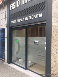 Puerta para Clínica de Fisioterapia en Avilés