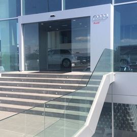 Puerta en Concesionario Audi en León