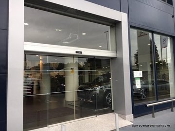 Puerta de Cristal para Concesionario de Coches