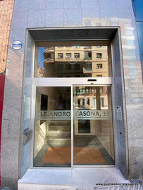 Puerta de Portal Alejandro Casona 19