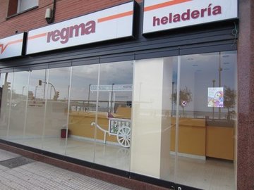 Cierre de cristal Heladería Regma Gijón