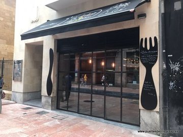 PUERTA CORREDERA AUTAMATICA RESTAURANTE OVIEDO